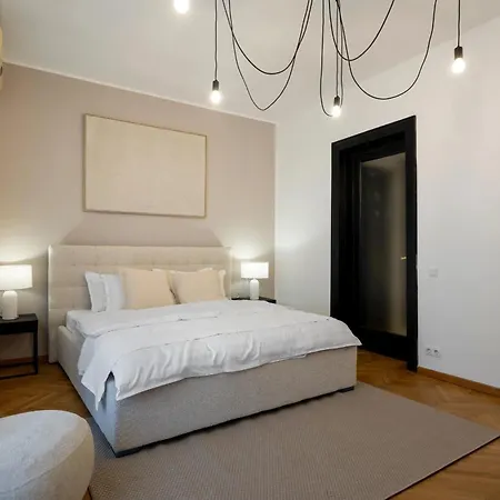 Epic 4br Luxe Boulevard Near Rosetti Square & Old Town