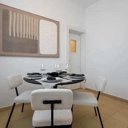 Epic 4br Luxe Boulevard Near Rosetti Square & Old Town