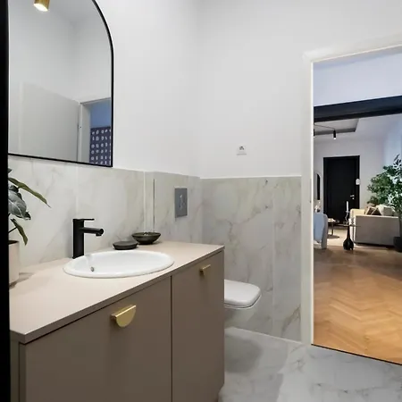 Epic 4br Luxe Boulevard Near Rosetti Square & Old Town Bucarest