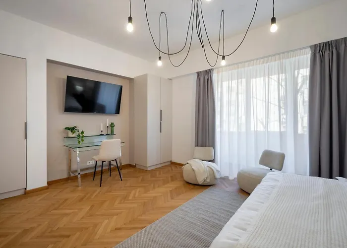 Epic 4br Luxe Boulevard Near Rosetti Square & Old Town *