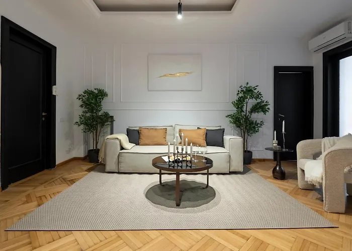 Epic 4br Luxe Boulevard Near Rosetti Square & Old Town Bucarest