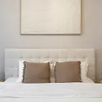 Epic 4br Luxe Boulevard Near Rosetti Square & Old Town Bucureşti