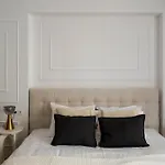 Apartament Epic 4br Luxe Boulevard Near Rosetti Square & Old Town Bucureşti