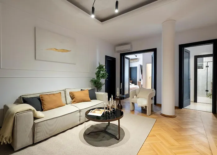 Epic 4br Luxe Boulevard Near Rosetti Square & Old Town Bucarest