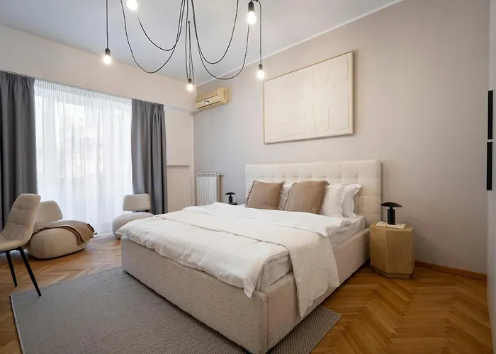 Epic 4br Luxe Boulevard Near Rosetti Square & Old Town * Bucarest
