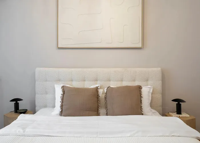 Epic 4br Luxe Boulevard Near Rosetti Square & Old Town Bucarest