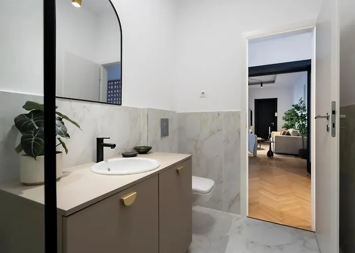 Epic 4br Luxe Boulevard Near Rosetti Square & Old Town Bukareszt